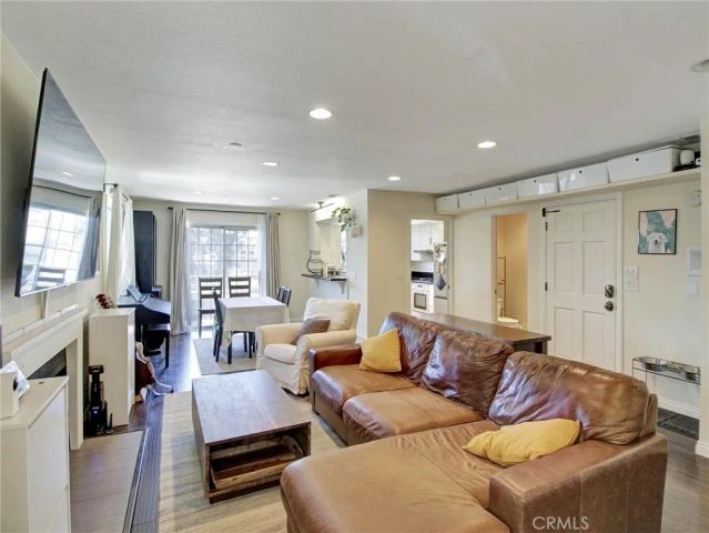379 N Mentor Avenue 1, Pasadena, CA 91106