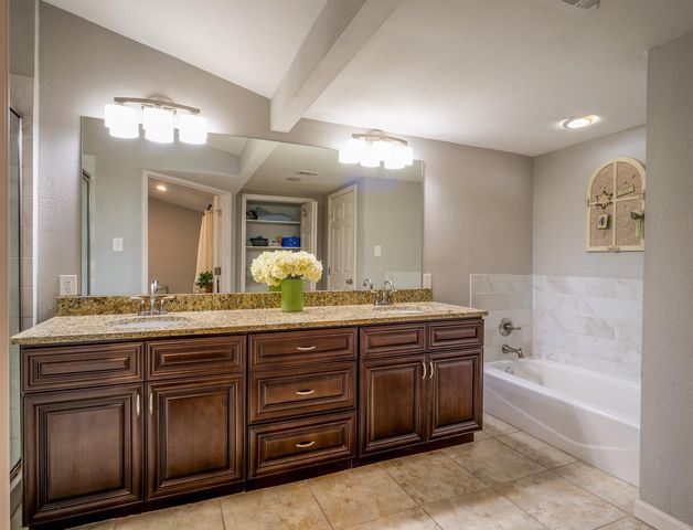 1110 Arbor LN, Marble Falls, TX 78654
