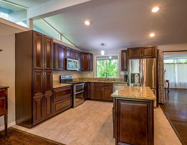 1110 Arbor LN, Marble Falls, TX 78654