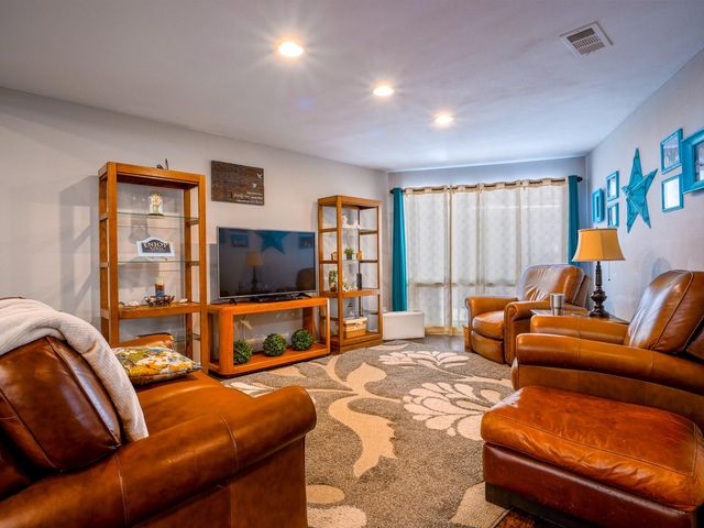 1110 Arbor LN, Marble Falls, TX 78654