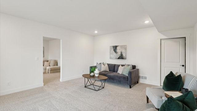 1121 1st Street E, Altoona, IA 50009