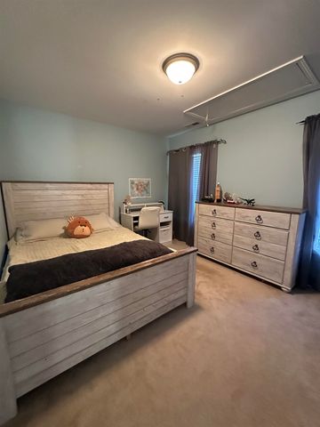 663 Flintrock Dr, Boiling Springs, SC 29316