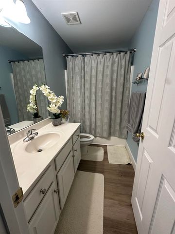 663 Flintrock Dr, Boiling Springs, SC 29316