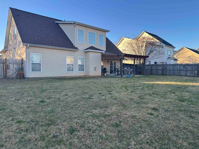 663 Flintrock Dr, Boiling Springs, SC 29316