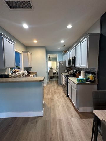 663 Flintrock Dr, Boiling Springs, SC 29316