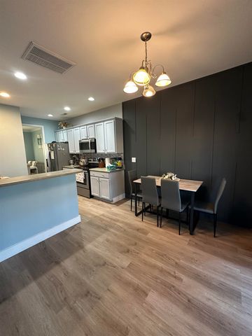 663 Flintrock Dr, Boiling Springs, SC 29316