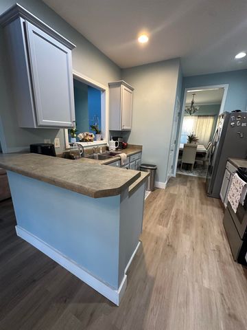 663 Flintrock Dr, Boiling Springs, SC 29316