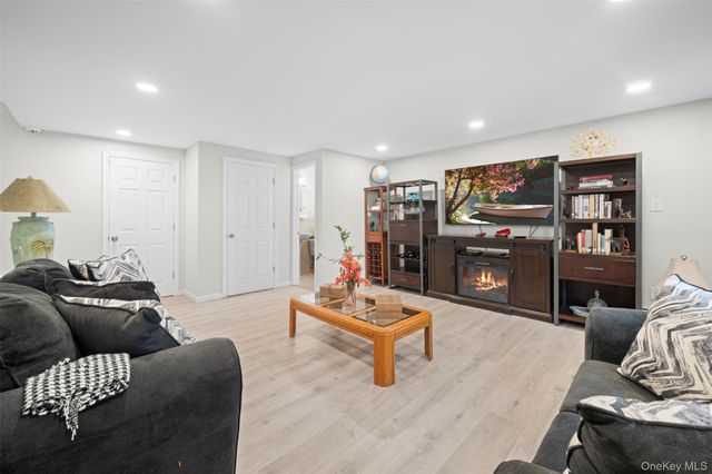 1239 Lynne Street, Baldwin, NY 11510