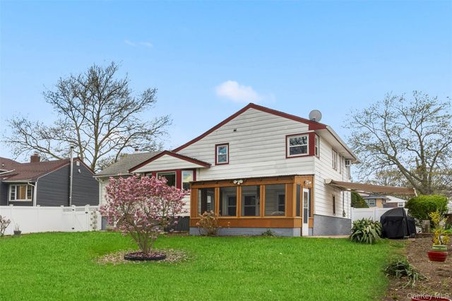 1239 Lynne Street, Baldwin, NY 11510