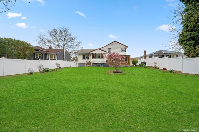 1239 Lynne Street, Baldwin, NY 11510