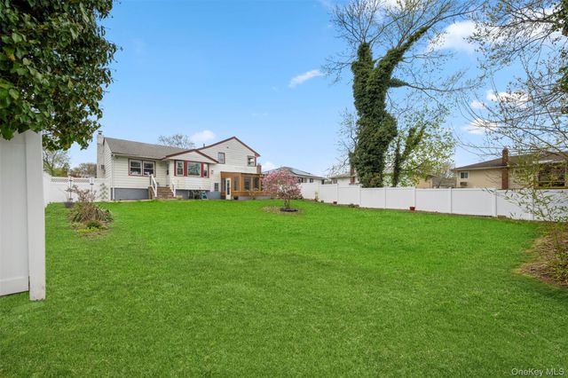 1239 Lynne Street, Baldwin, NY 11510