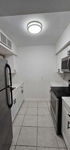 12005 Poinciana Boulevard 102, Royal Palm Beach, FL 33411