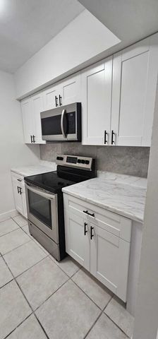 12005 Poinciana Boulevard 102, Royal Palm Beach, FL 33411