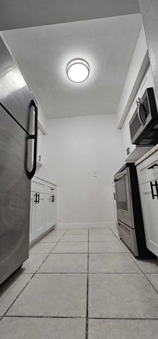 12005 Poinciana Boulevard 102, Royal Palm Beach, FL 33411