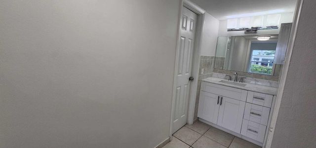 12005 Poinciana Boulevard 102, Royal Palm Beach, FL 33411