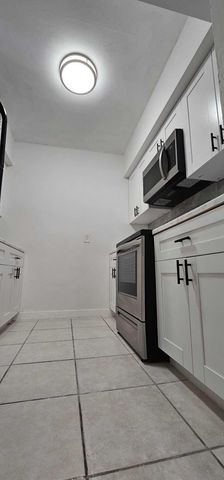 12005 Poinciana Boulevard 102, Royal Palm Beach, FL 33411