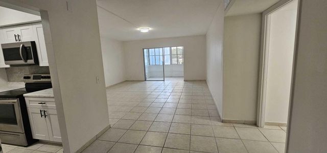 12005 Poinciana Boulevard 102, Royal Palm Beach, FL 33411