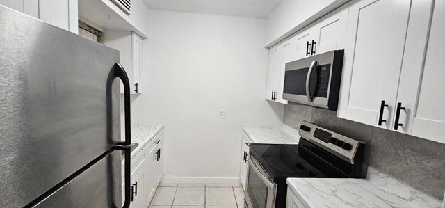 12005 Poinciana Boulevard 102, Royal Palm Beach, FL 33411