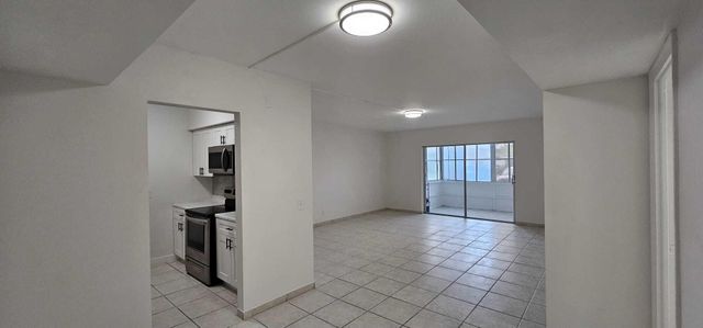 12005 Poinciana Boulevard 102, Royal Palm Beach, FL 33411