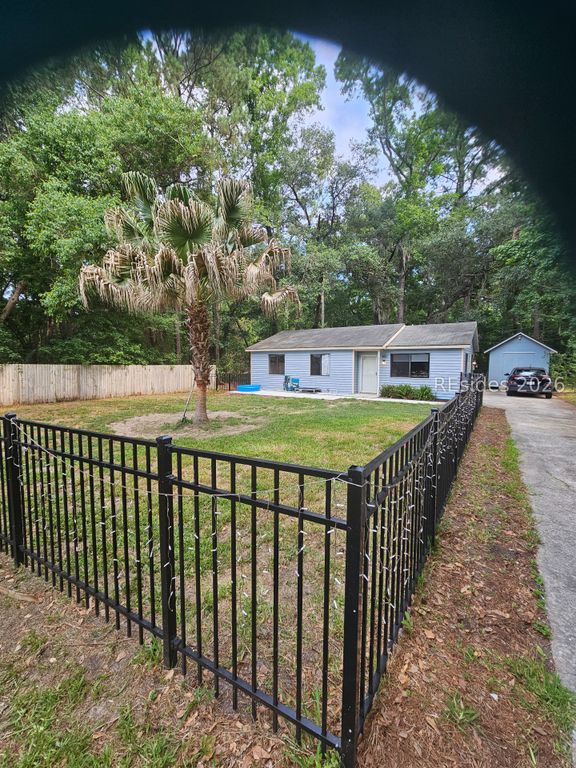 4001 Hodge Dr, Beaufort, SC 29906