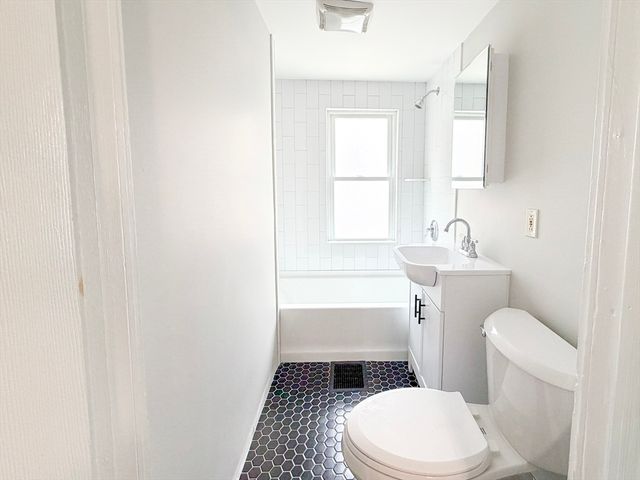21 High St 21, Milton, MA 02186