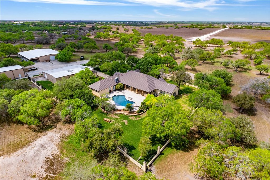 5548 County Road 81, Robstown, TX 78380