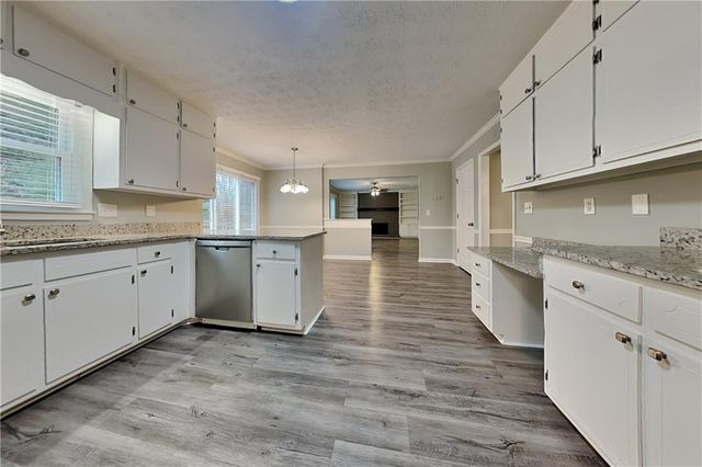 3013 Meadowsweet Trail, Snellville, GA 30078