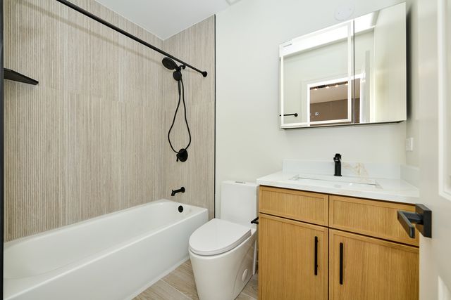 5200 N Winthrop Avenue 2S, Chicago, IL 60640