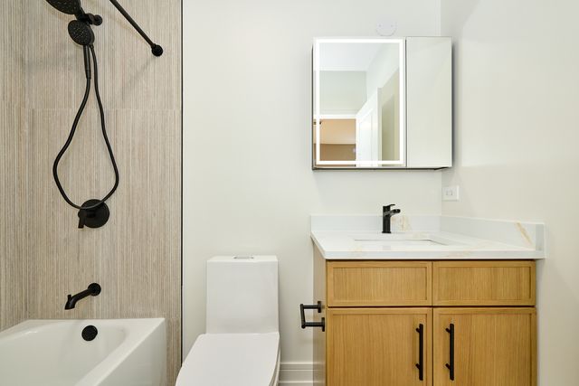 5200 N Winthrop Avenue 2S, Chicago, IL 60640