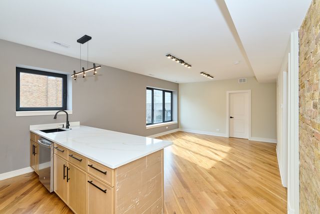 5200 N Winthrop Avenue 2S, Chicago, IL 60640