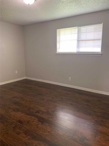 901 Downing Street, Forney, TX 75126