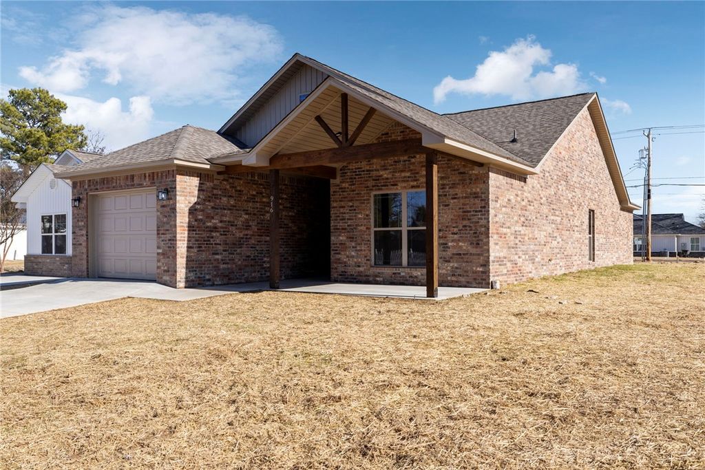 916 N 13th, Fort Smith, AR 72901