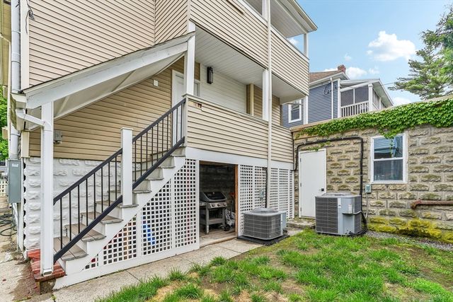 48 Whitfield Rd 48, Somerville, MA 02144