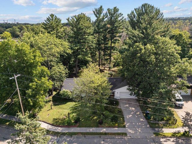 903 HARDING STREET, Waupaca, WI 54981