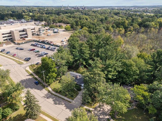 903 HARDING STREET, Waupaca, WI 54981