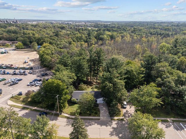 903 HARDING STREET, Waupaca, WI 54981