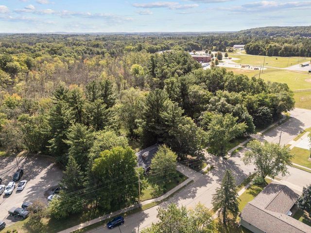 903 HARDING STREET, Waupaca, WI 54981