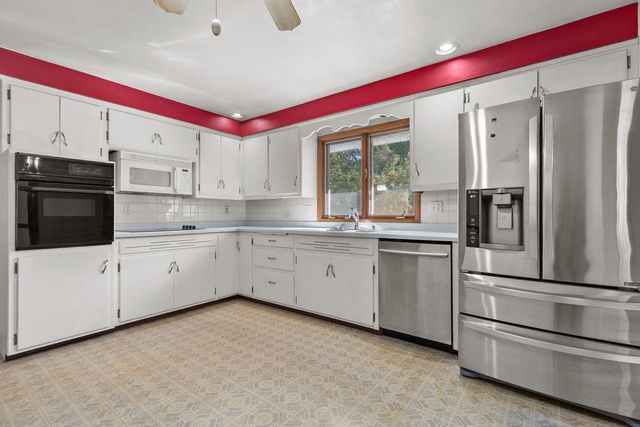 903 HARDING STREET, Waupaca, WI 54981