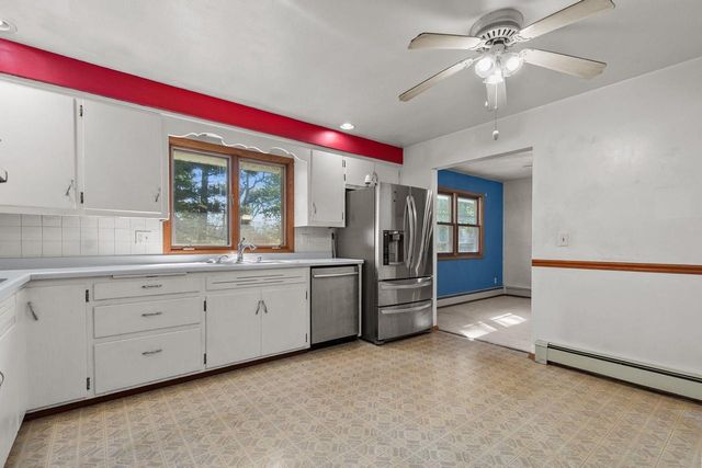 903 HARDING STREET, Waupaca, WI 54981