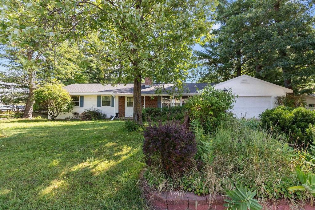 903 HARDING STREET, Waupaca, WI 54981