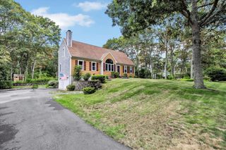 19 Drew Lane, Mashpee, MA 02649