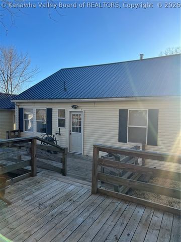 115 Ravenswood Pike Road, Ripley, WV 25271