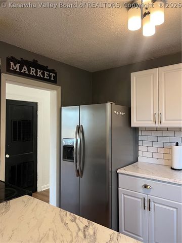 115 Ravenswood Pike Road, Ripley, WV 25271