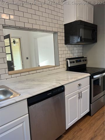 115 Ravenswood Pike Road, Ripley, WV 25271