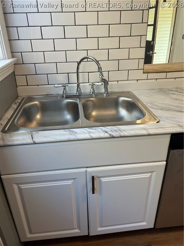 115 Ravenswood Pike Road, Ripley, WV 25271