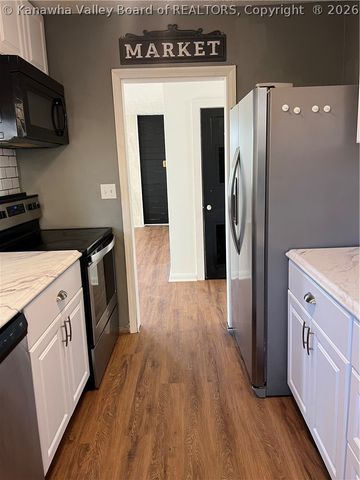 115 Ravenswood Pike Road, Ripley, WV 25271