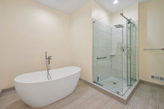 10 BARTONS MILL DR, Washington Crossing, PA 18977