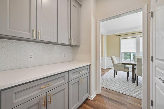 10 BARTONS MILL DR, Washington Crossing, PA 18977