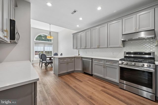 10 BARTONS MILL DR, Washington Crossing, PA 18977