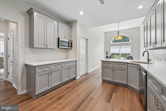 10 BARTONS MILL DR, Washington Crossing, PA 18977